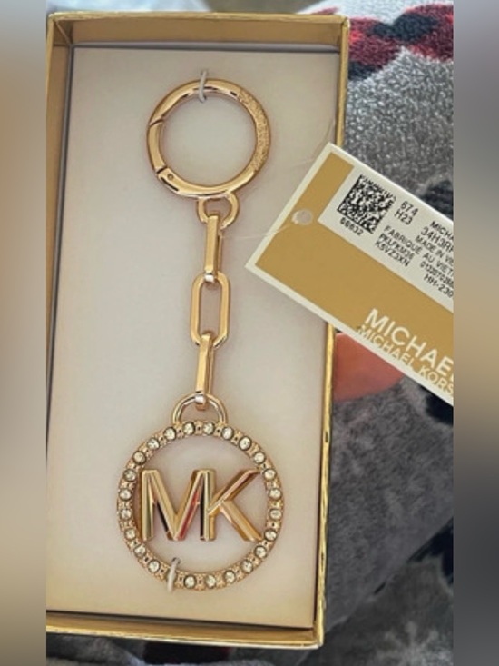 Michael Kors Accessories - 🎉🎉🎉Michael Kors Gold-tone MK Crystal Circle Key Ring